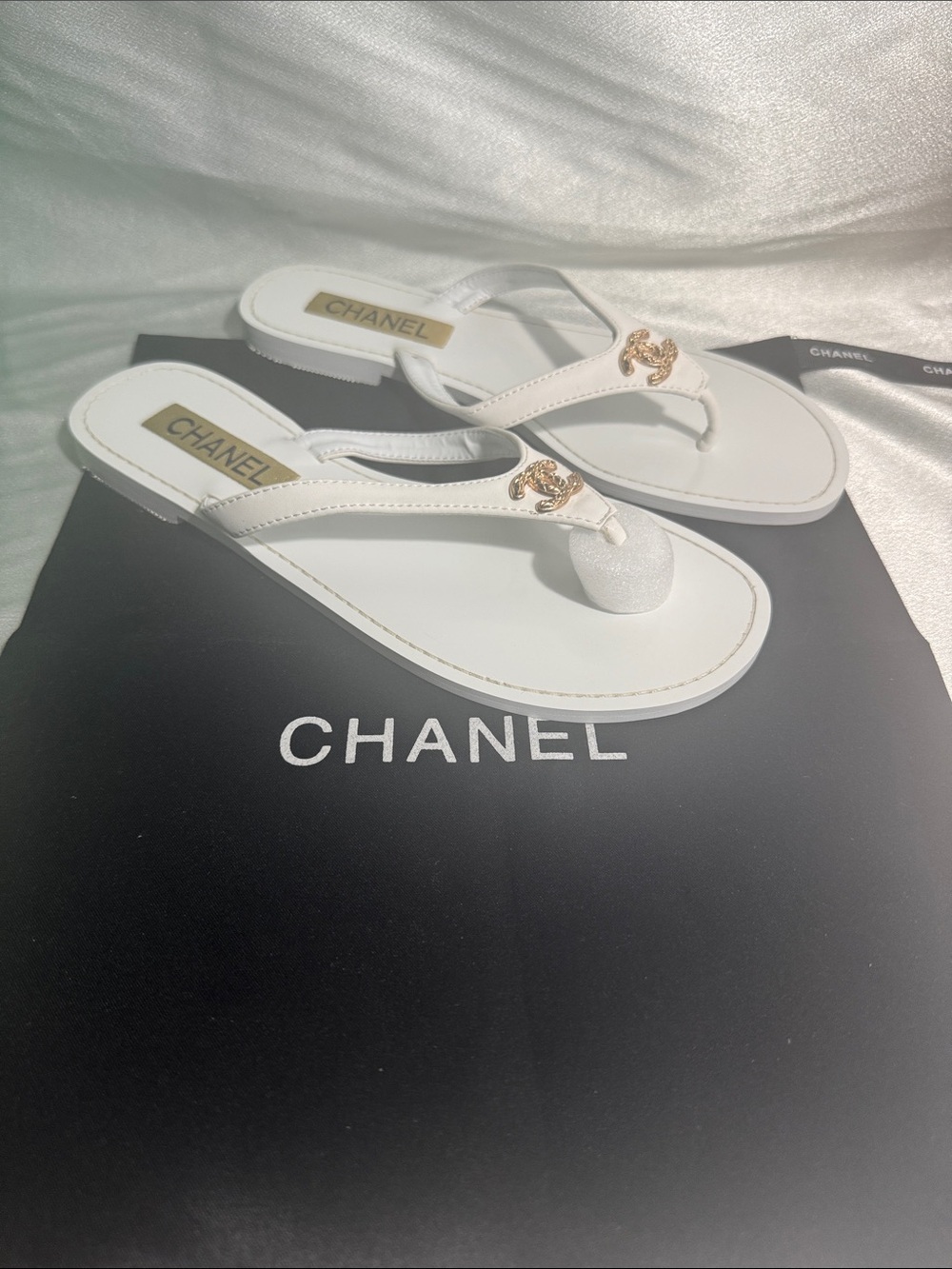 CHANEL White Leather CC Logo Thong Sandals with Gold Accent🔥New! Size: 40